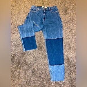 Hollister- Curvy High Rise Mom Jean